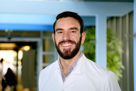 Prof. Gabriel Hundeshagen ist Arzt in der BG Klinik Ludwigshafen. Foto: Geir Dillan/BG Klinik Ludwigshafen /dpa