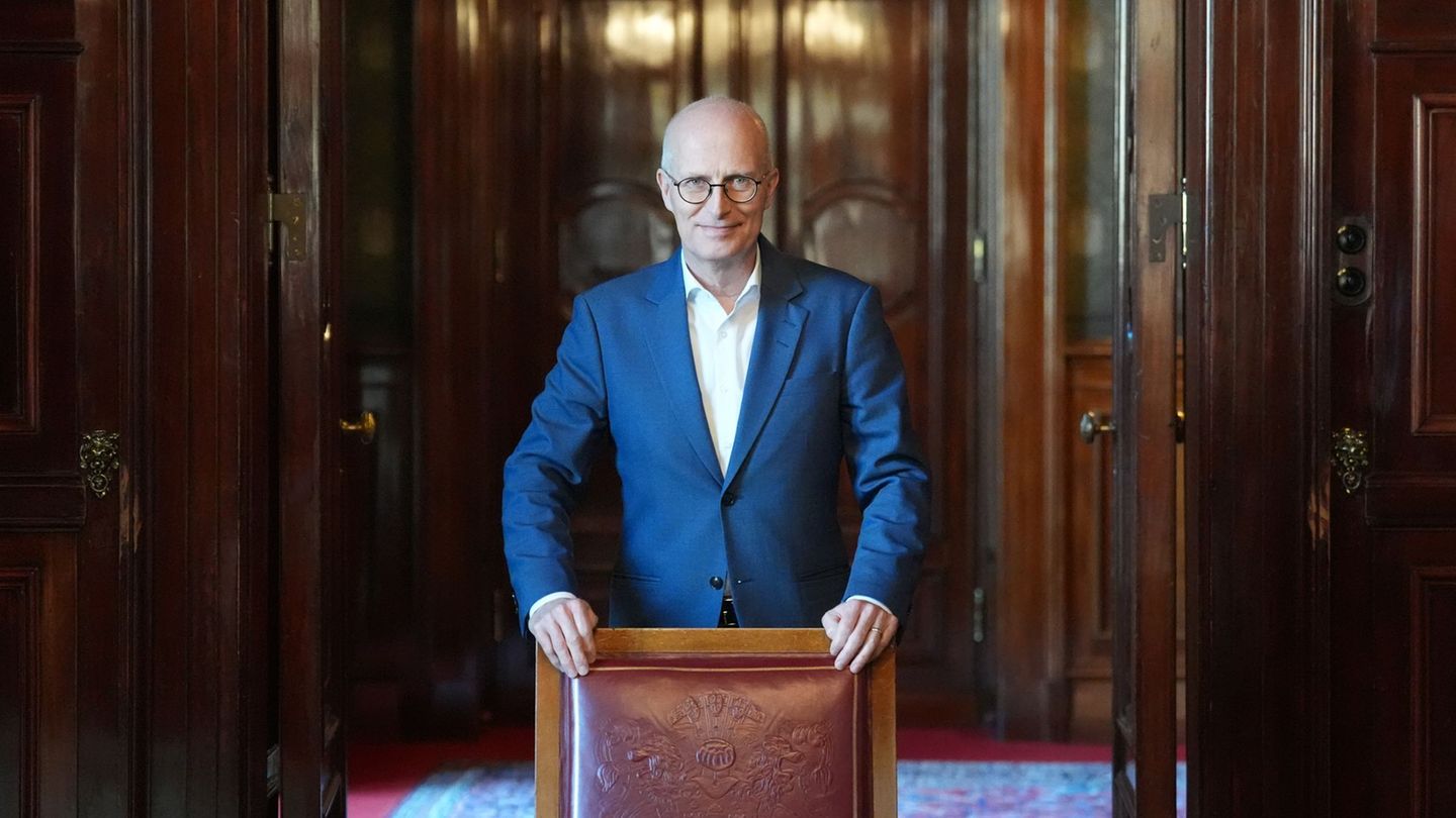 Der Bund müsse sich stärker an der Finanzierung der Häfen im Norden beteiligen, sagte Bürgermeister Peter Tschentscher (SPD). (A