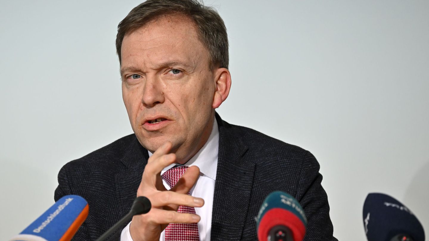 Der Thüringer SPD-Bildungspolitiker Matthias Hey spricht sich für eine schnellere Umsetzung der verbesserten Betreuungsschlüssel