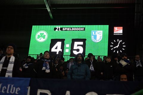Zum zweiten Mal in der Saison trennen sich Fürth und Magdeburg 4:5 Foto: Jens Niering/dpa