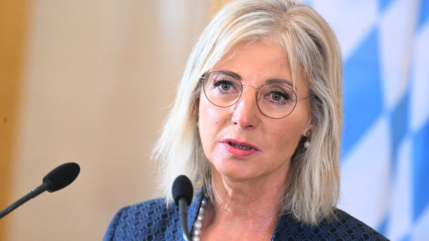 Sozialministerin Ulrike Scharf (CSU) stellt den Monitor Unternehmensengagement vor. (Archivbild) Foto: Felix Hörhager/dpa