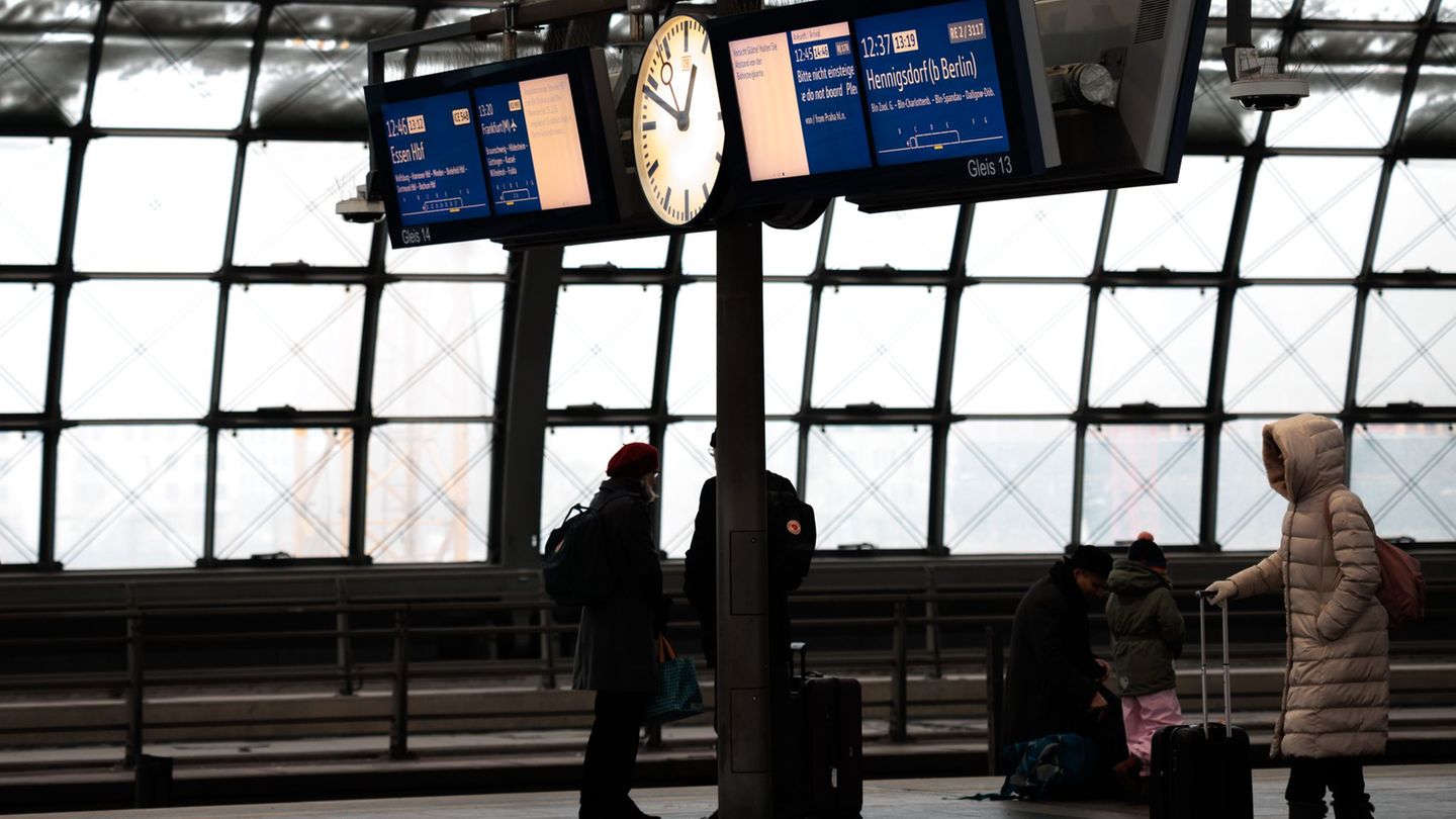 Bei der Bahn kommt es zu Verspätungen im Regionalverkehr. (Archivbild) Foto: Carsten Koall/dpa