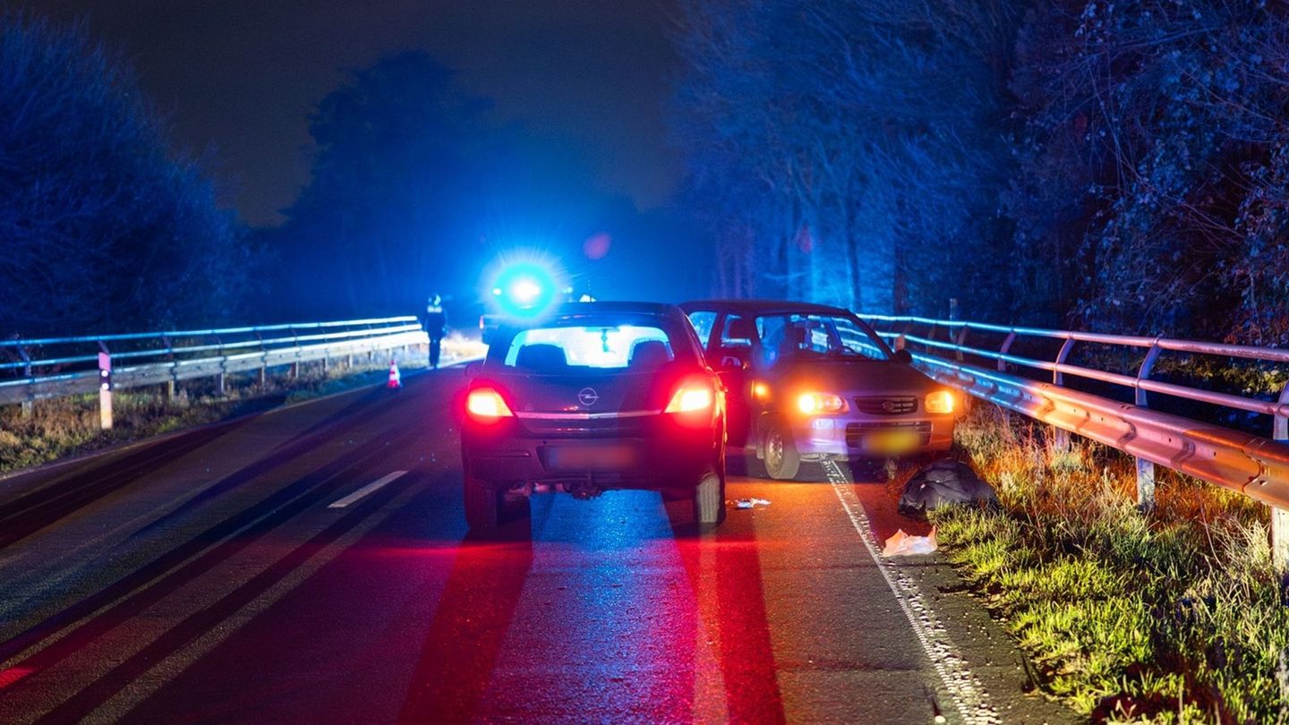 Die beiden Verletzten kamen ins Krankenhaus. Foto: Jan Ohmen/dpa