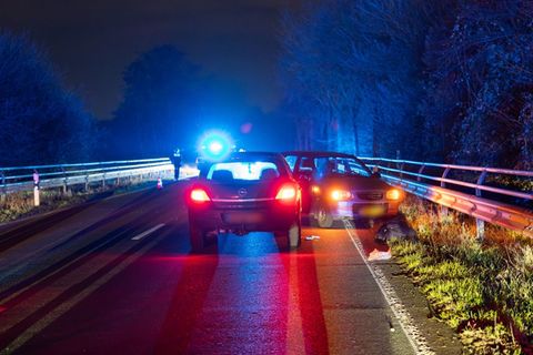 Die beiden Verletzten kamen ins Krankenhaus. Foto: Jan Ohmen/dpa