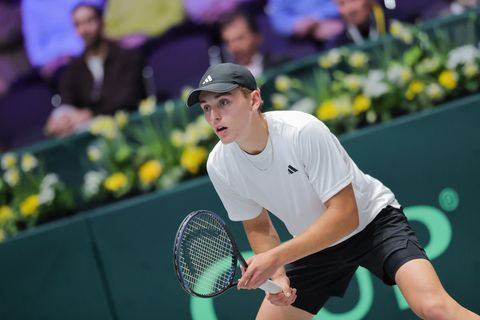 Bestritt in Düsseldorf seine zweite Davis-Cup-Partie und gewann: Justin Engel. Foto: Rolf Vennenbernd/dpa