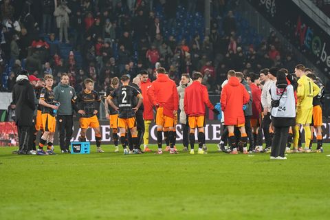 Enttäuschung beim 1. FC Kaiserslautern: Nach dem 0:4 in Darmstadt droht eine Saison im Liga-Mittelmaß. Foto: Marc Schüler/dpa