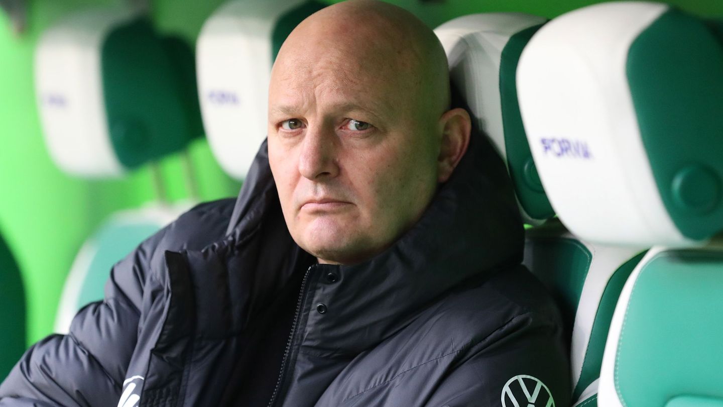 Muss sich selbst Kritik stellen: Wolfsburgs Sport-Geschäftsführer Peter Christiansen. Foto: Darius Simka/dpa