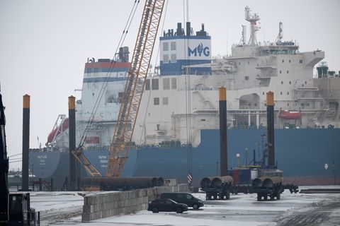 Weiterhin liegt der Gastanker "Maran Gas Nice" am Rügener LNG-Terminal. Eigentlich sollte hier bereits ein anderer Tanker liegen