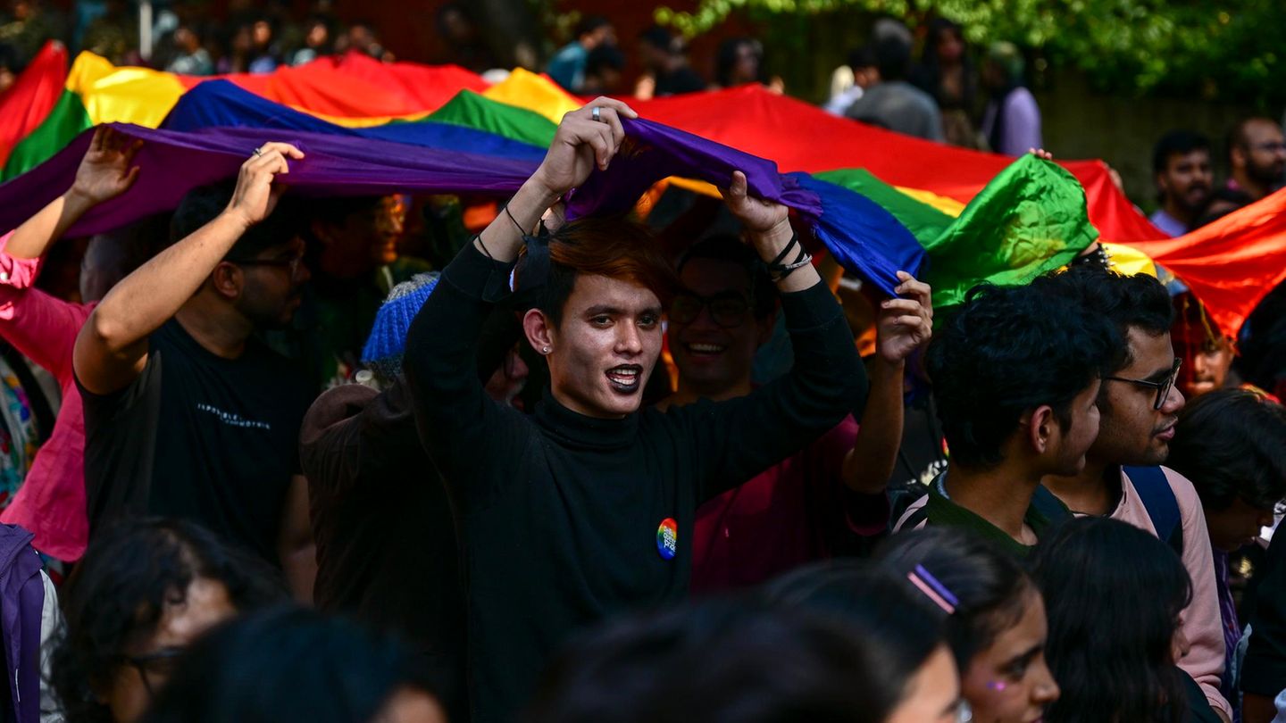 Neu-Delhi, Indien. Teilnehmer und Unterstützer der "LGBTQIAP+"-Community bei der Delhi-Queer-Pride-Parade in Indiens Hauptstadt Neu-Delhi