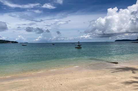 Das Schiff sank laut Medien wenige Kilometer vor der Küste. (Symbolbild) Foto: Carola Frentzen/dpa