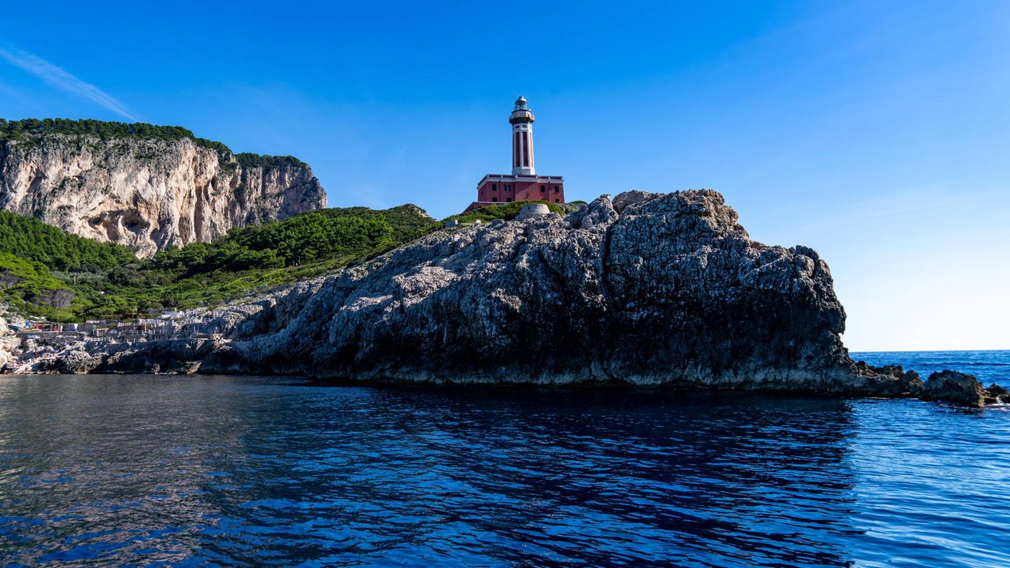 Der Leuchtturm Punta Carena am südwestlichen Zipfel der italienischen Urlaubsinsel Capri