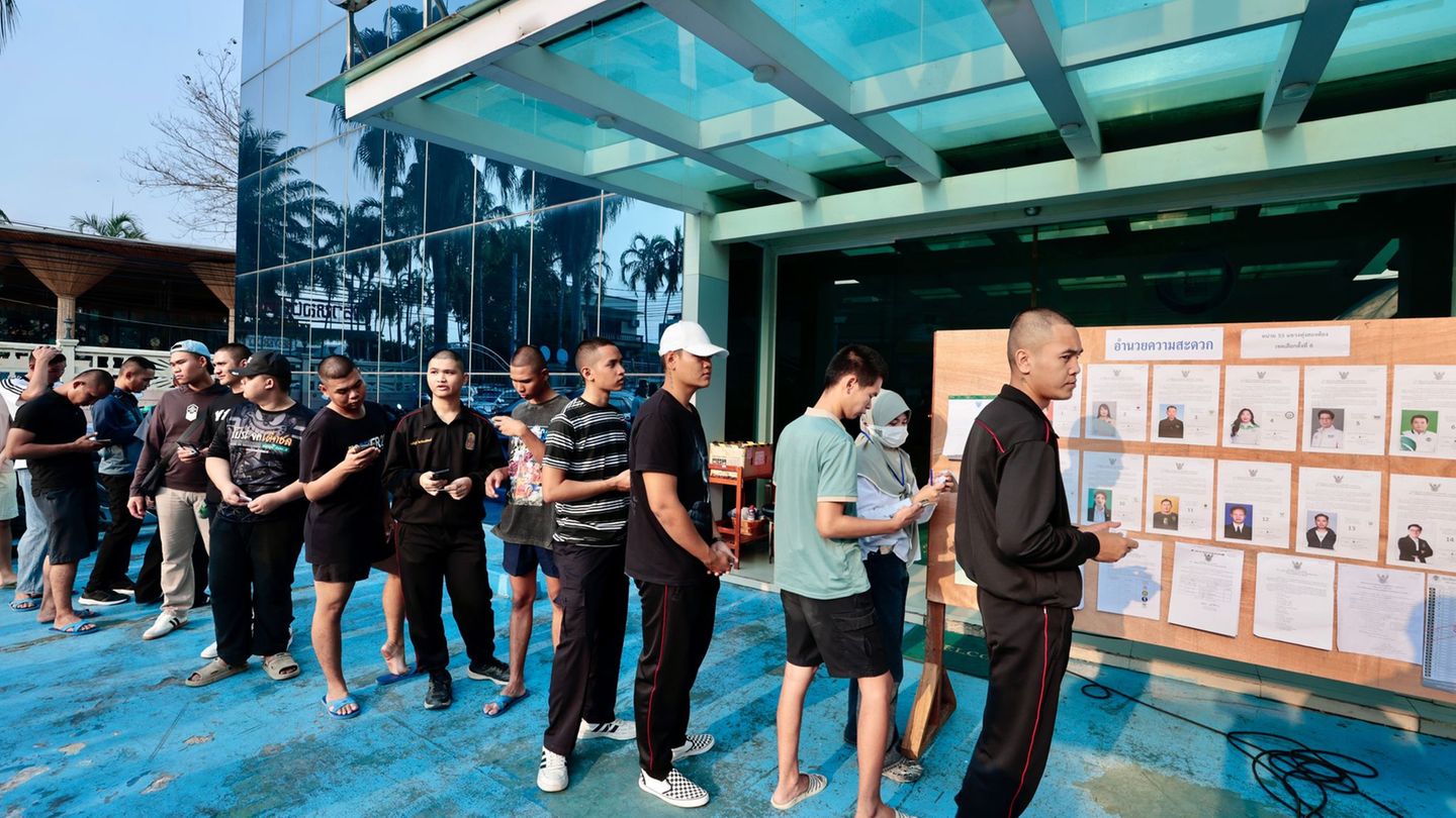 Politische Beobachter bezeichneten die Wahl als die bedeutendste in der Geschichte des Landes. Foto: Wason Wanichakorn/AP/dpa
