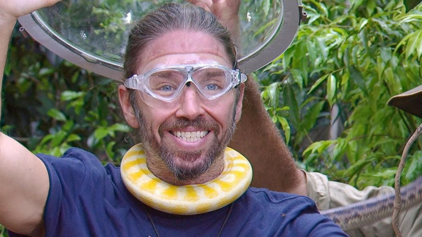 Gil Ofarim hat es trotz aller Kritik auf den Thron des Dschungelcamp geschafft.