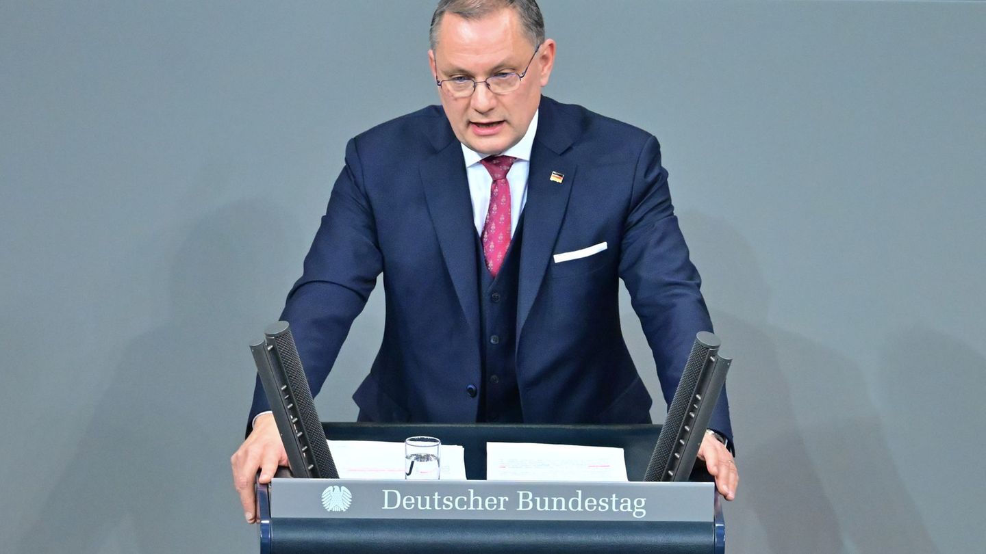 AfD-Chef Tino Chrupalla kritisiert seine Parteifreunde in Sachsen-Anhalt. (Archivbild) Foto: Sebastian Gollno/dpa
