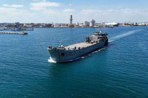 Eines der mexikanischen Schiffe mit Hilfslieferungen