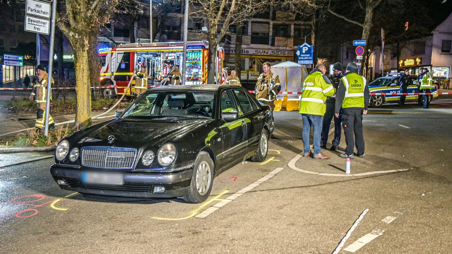 Nach dem tödlichen Zusammenstoß kommt ein Gutachter an den Unfallort. Foto: Simon Zeiher/onw-images/dpa