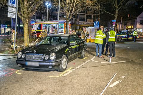 Nach dem tödlichen Zusammenstoß kommt ein Gutachter an den Unfallort. Foto: Simon Zeiher/onw-images/dpa