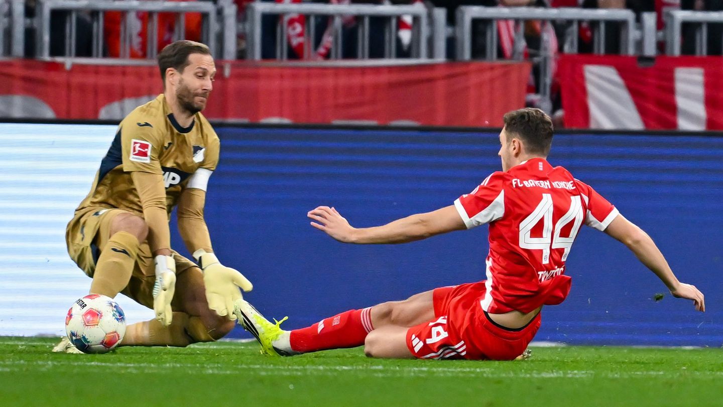 Nationaltorwart Oliver Baumann (l) hielt in München trotz fünf Gegentoren sehr gut. Nach dem Spiel äußerte sich der Kapitän zu d