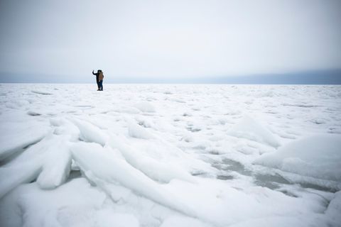 Im Nordosten beginnt auch die neue Woche frostig. Foto: Philip Dulian/dpa