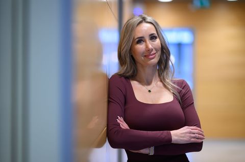 Bei der Dresdnerin Romy Nagora-Müller wurde im Oktober 2025 Gebärmutterhalskrebs diagnostiziert. Foto: Robert Michael/dpa