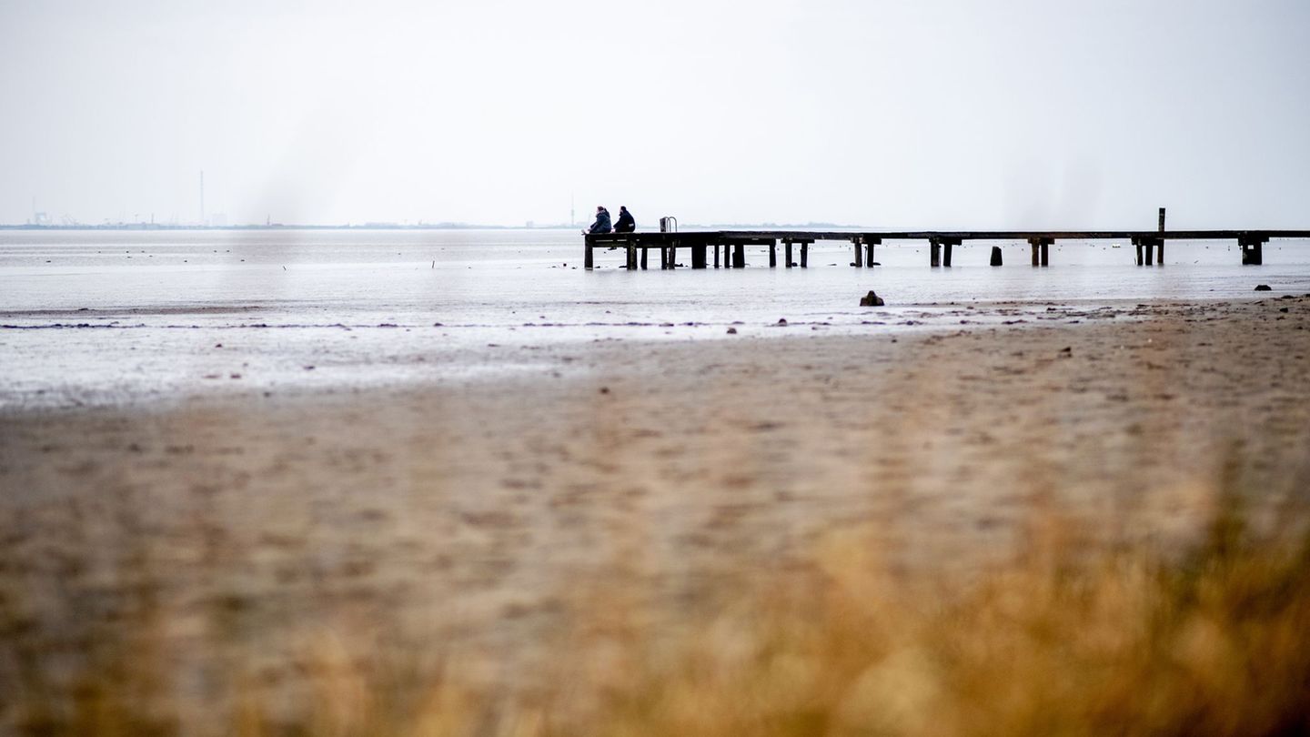 Die Woche startet mit überwiegend trübem Wetter in Niedersachsen und Bremen. (Symbolbild) Foto: Hauke-Christian Dittrich/dpa
