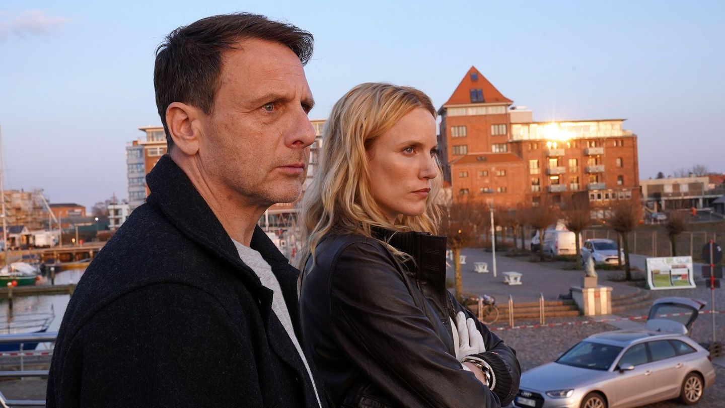 Neustart bei "Dünentod – Ein Nordsee-Krimi": Tjark Wolf (Hendrik Duryn) bekommt mit Fredericke Olsen (Isabel Thierauch) eine neue Kollegin.