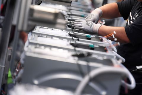 Zweistelliges Auftragsplus im Dezember und auch im Gesamtjahr 2025 mehr Bestellungen als ein Jahr zuvor: In der Elektroindustrie