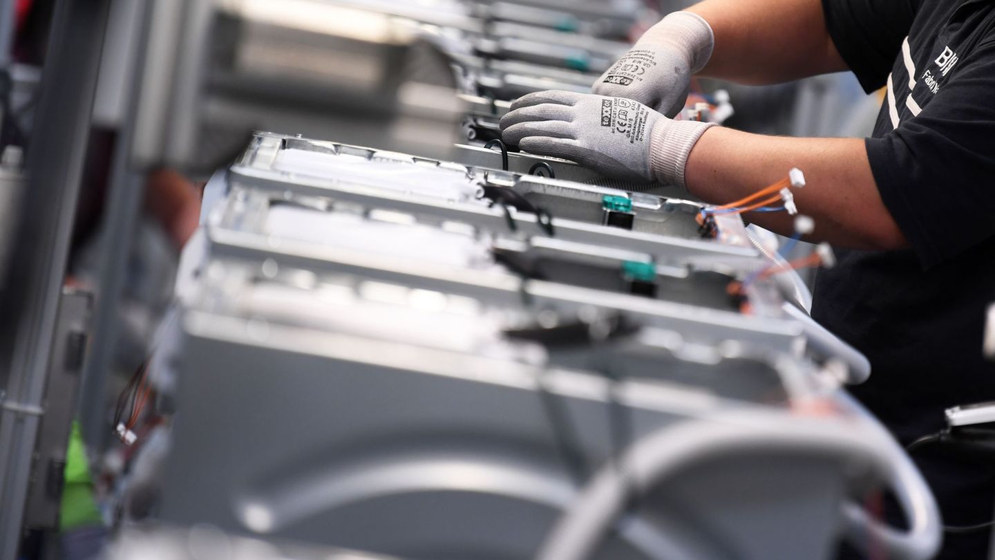 Zweistelliges Auftragsplus im Dezember und auch im Gesamtjahr 2025 mehr Bestellungen als ein Jahr zuvor: In der Elektroindustrie