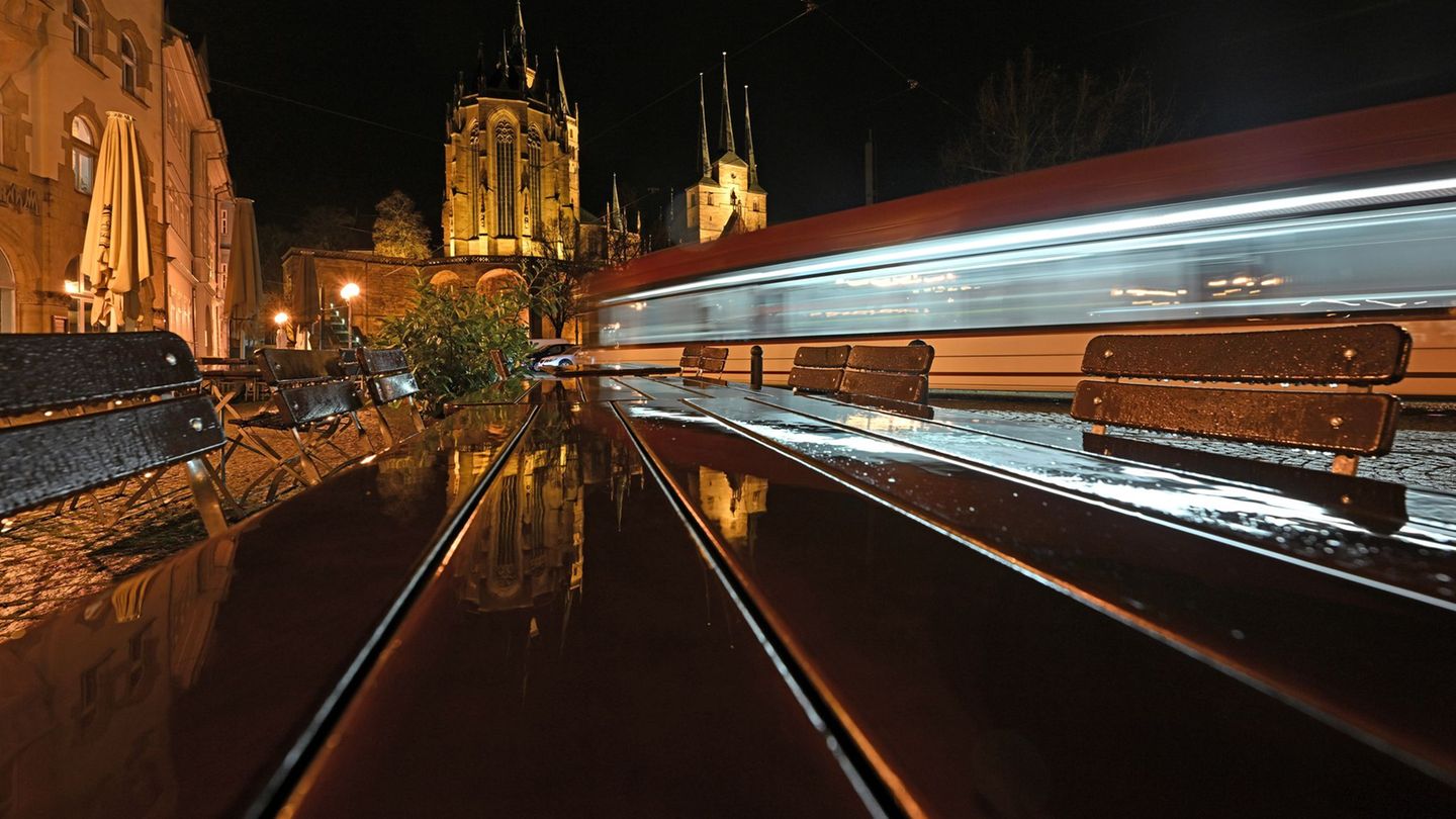 Eine Straßenbahn der Linie sechs war an dem Unfall beteiligt. (Symbolbild) Foto: Martin Schutt/dpa