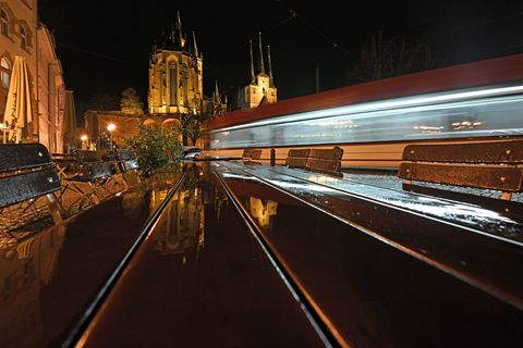 Eine Straßenbahn der Linie sechs war an dem Unfall beteiligt. (Symbolbild) Foto: Martin Schutt/dpa