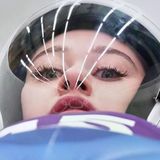 Rodlerin Daria Olesik fokussiert sich vor dem Start auf die vor ihr liegende Fahrt