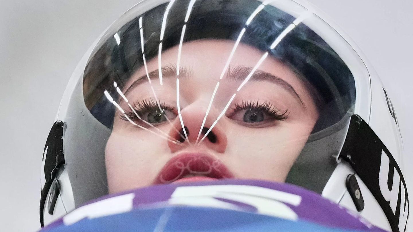 Rodlerin Daria Olesik fokussiert sich vor dem Start auf die vor ihr liegende Fahrt