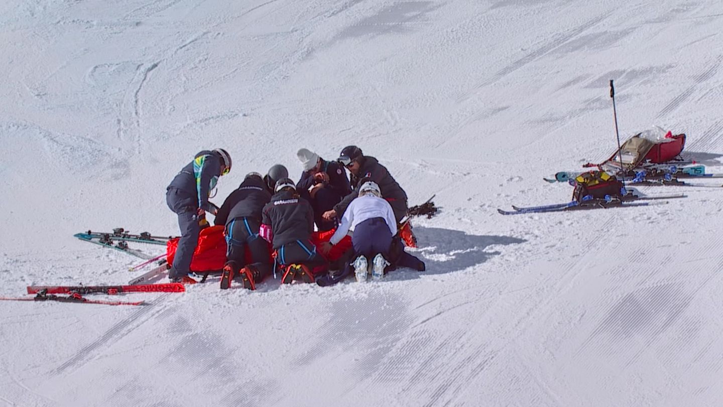 Lindsey Vonn wurde nach ihrem Sturz lange behandelt. Foto: Uncredited/Olympic Broadcasting Services via AP/dpa
