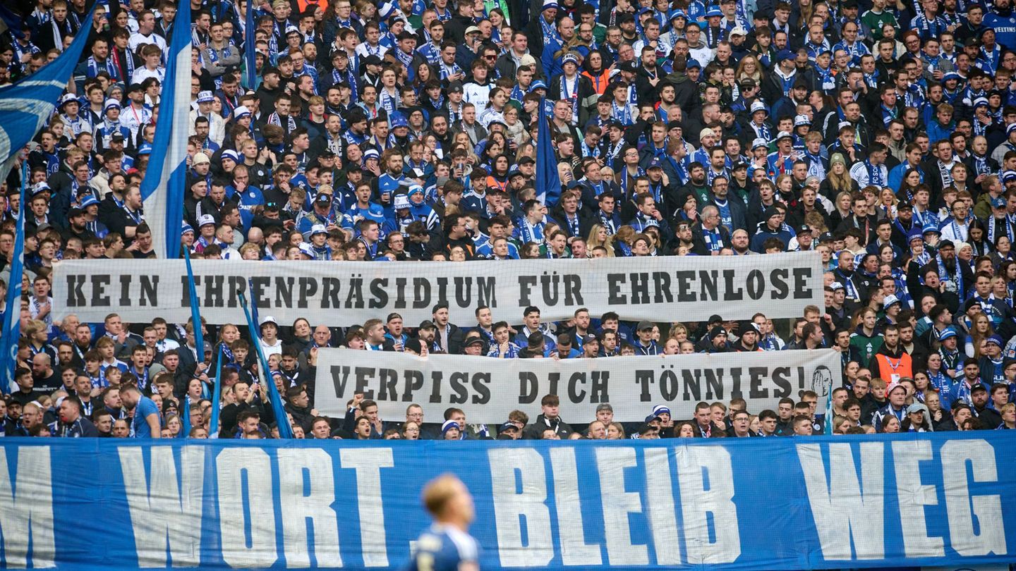 2-fu-ball-bundesliga-ex-schalke-boss-t-nnies-versteht-proteste-gegen-ihn-nicht