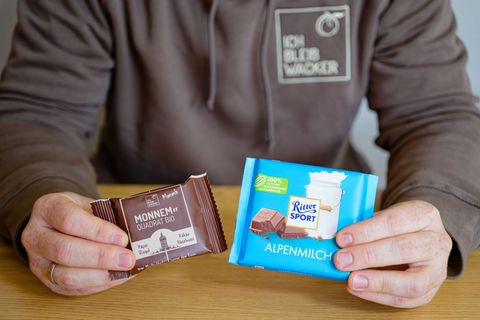 Ritter Sport sieht durch den Haferriegel nach eigenen Angaben seine Marke bedroht. (Archivbild) Foto: Uwe Anspach/dpa