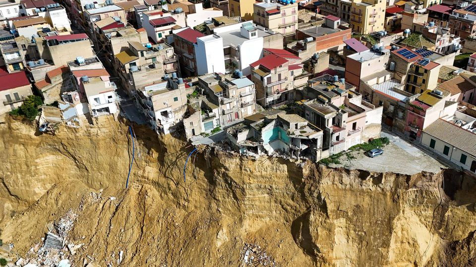 Stadtteil in Sizilien droht in Schlucht zu stürzen
