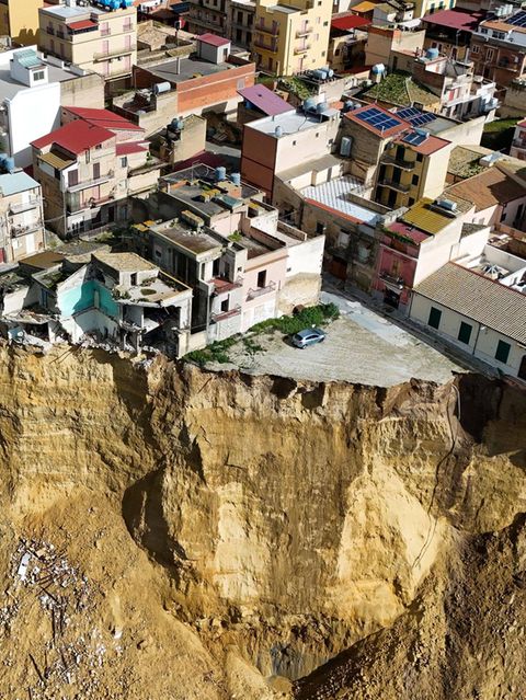 Stadtteil in Sizilien droht in Schlucht zu stürzen
