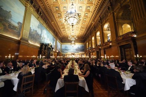 In diesem Jahr kommen Ex-Kanzlerin Merkel und EU-Ratspräsident Costa ins Rathaus. (Archivbild) Foto: Marcus Brandt/dpa