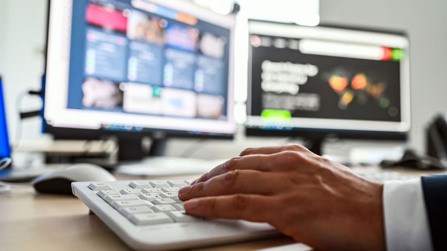 Den Spezialisten ist erneut ein Kinderschänder ins Netz gegangen. (Symbolbild) Foto: Uli Deck/dpa