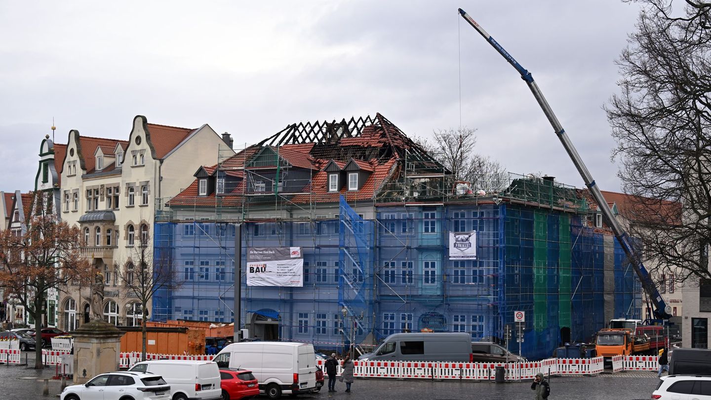 Laut den Ermittlern liegt ein technischer Defekt als Brandursache nahe. (Archivbild) Foto: Martin Schutt/dpa
