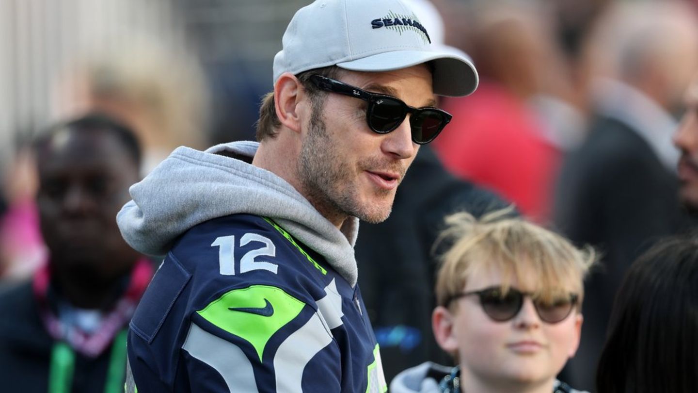 Chris Pratt mit seinem Sohn Jack Pratt beim Super Bowl 2026.
