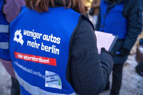 Für die Aktivisten der beiden Volksbegehren ist es im Winter schwer, Unterschriften für ihre Anliegen zu sammeln. (Archivbild) F