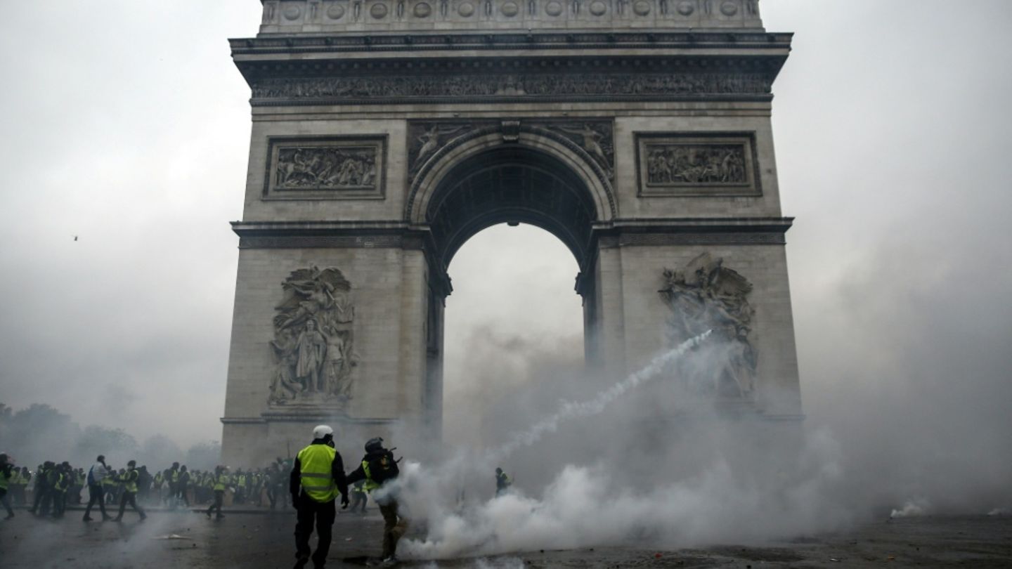 Ausschreitungen bei Gelbwesten-Demonstration 2018