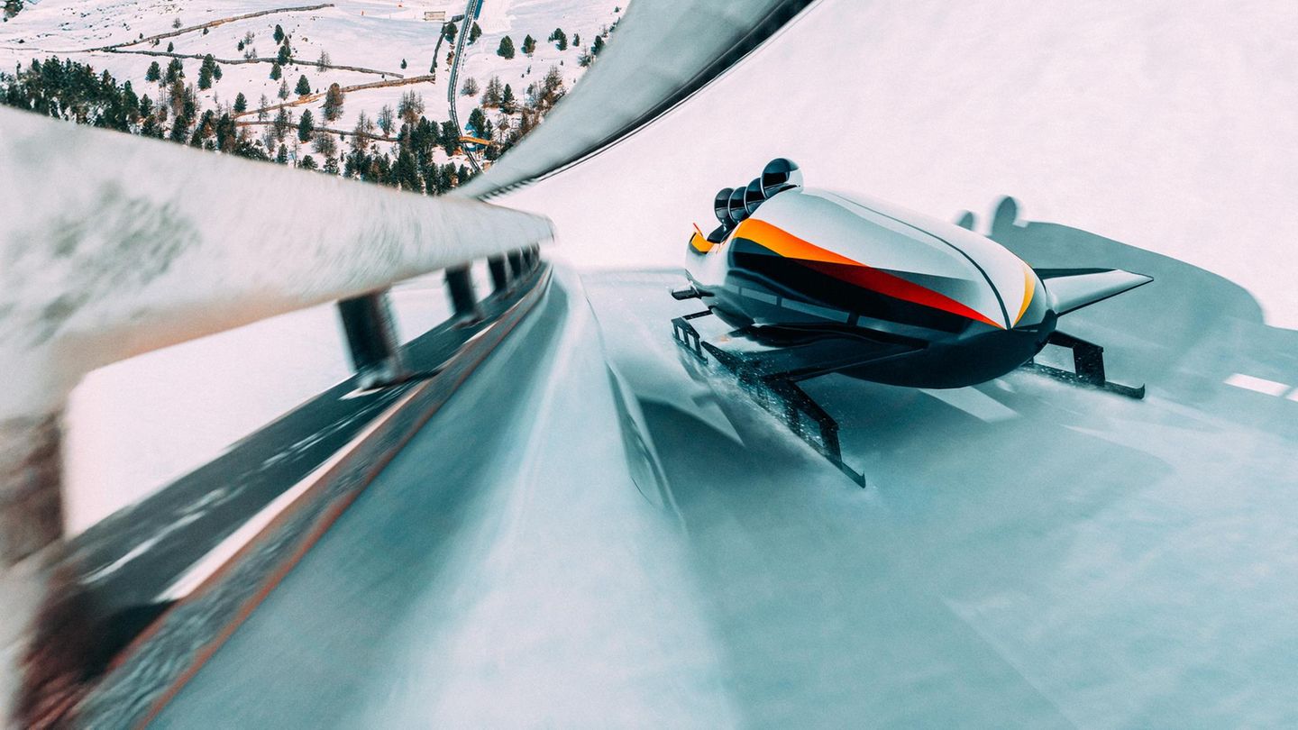 Olympia: ein Bob-Fahrzeug in einer Bahn, Kollage