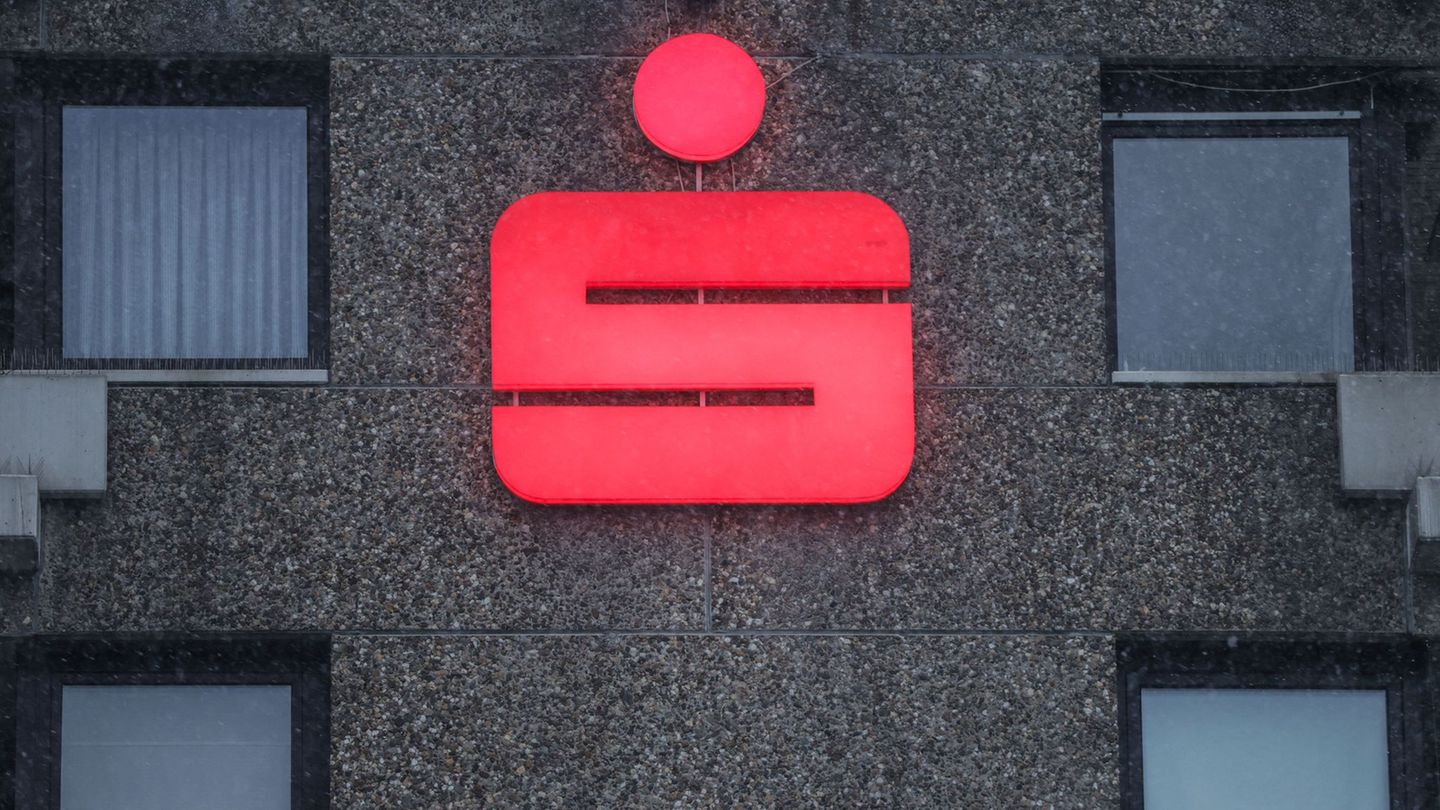 In der Sparkassen Gelsenkirchen Buer finden nun auch wieder Beratungsgespräche statt. (Archivbild) Foto: Oliver Berg/dpa