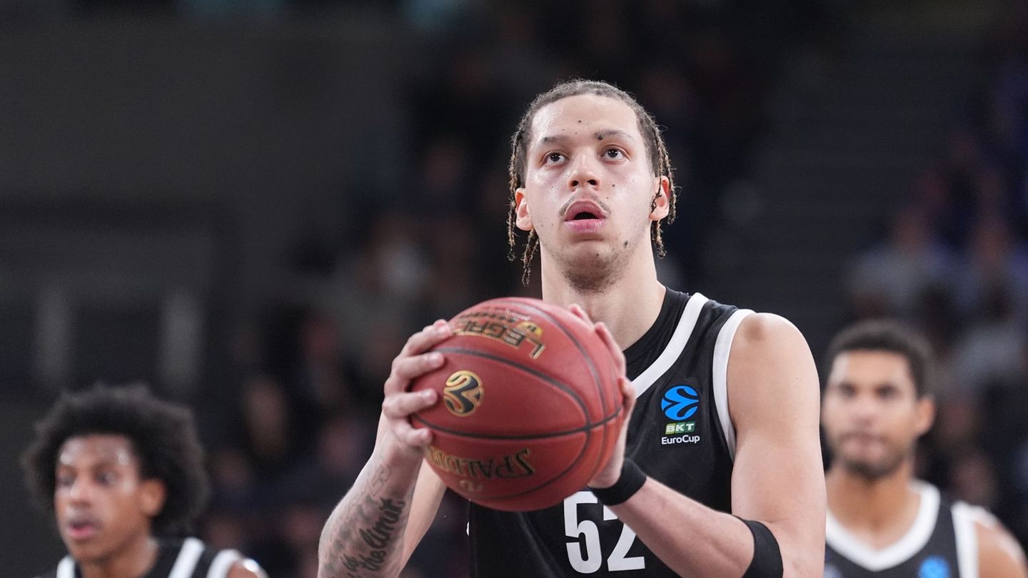 Zacharie Perrin wird den Hamburger Basketballern einige Wochen fehlen. (Archivbild) Foto: Marcus Brandt/dpa