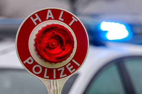 Der Autofahrer hatte laut Polizei 1,22 Promille intus. (Symbolbild) Foto: Jan Woitas/dpa