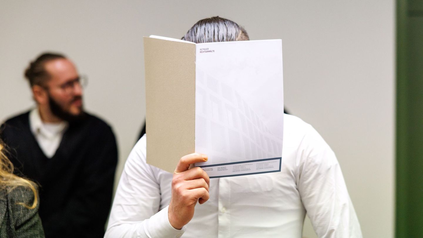 Der Angeklagte soll einen Anschlag geplant haben. Foto: Matthias Balk/dpa