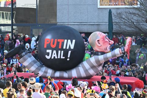 Wie sieht die Antwort der Düsseldorfer Narren aus? (Archivbild) Foto: Federico Gambarini/dpa