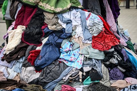 Allein im deutschen Onlinehandel werden der EU-Kommission zufolge jährlich fast 20 Millionen zurückgesandte Artikel entsorgt. Fo